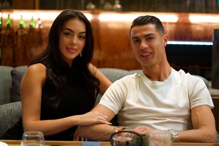 Years have passed, but people still suspect that Rodriguez approached Ronaldo with a purpose. Photo: IG.
